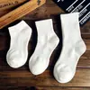 Meias para Homens, Meias de Cano Médio, Meias Brancas, Meias de Algodão Absorventes de Suor Pretas e Brancas para Primavera e Verão, Meias Lisas para Homens, Meias Longas da Moda, Meias Esportivas para Casal
