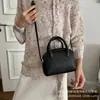 Bolsa Cuadrada Pequeña Nueva 2026 para Mujer, Bolso de Hombro Cruzado Simple de Moda para el Trabajo, Cuero Suave, Diseño Único con un Toque Vintage