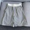 Pantalones Casuales de Verano para Hombre 2026 Nuevo Estilo Shorts a Cuadros Sueltos Transpirables Ropa para el Hogar Adecuados para Usar al Aire Libre Pantalones de Cinco Puntos Juveniles