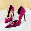 1363-AK79 Zapatos de Banquete para Mujer Tacón Alto Gamuza Boca Baja Puntiagudos Laterales Huecos Hebilla Diamante Lazo de Perlas Zapatos