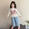 Conjunto de Chaleco de Punto de Otoño para Niñas 2026 Nueva Moda Infantil Estilo Primavera/Otoño Conjunto de Tres Piezas de Jeans para Bebé Tendencia