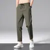 Pantalones Cortos Ligeramente Elásticos de Color Sólido para Hombre de Verano, Pantalones Casuales Finos Transpirables de Pierna Recta, Pantalones Juveniles de Seda de Hielo