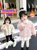 Chaqueta de Estilo Coco Chanel para Niñas Invierno 2026 Nueva Elegante Chaqueta Acolchada de Algodón de Lana de Cordero para Niños con Forro Polar Espesado Suéter de Piel Moderno
