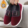 Zapatos de tela para pareja de primavera y otoño, zapatos de tela negra de pana de moda, zapatos de trabajo ultraligeros y resistentes al desgaste, zapatos de tela con boca elástica que combinan con todo.