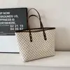 Bolso de mano de estilo occidental de alta gama versátil para mujer, nuevo y moderno 2023, bolso de hombro de moda simple, bolsa de mano de gran capacidad