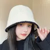 Sombrero de pescador de color contrastante estilo coreano, Sombrero de pescador cálido y a prueba de frío de terciopelo de cordero para invierno, Moderno, Versátil y de alta gama, Venta al por mayor en stock