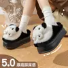 Pantuflas de algodón con plataforma y tacón alto de panda para mujer, nuevo modelo otoño e invierno 2026, para usar en exteriores, peluche, cálidas, lindas pantuflas de algodón para mujer