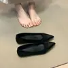 Sapatos baixos de bico fino com temperamento de brisa noturna estilo francês para mulheres, novos mocassins casuais slip-on retrô coreanos de outono 2026