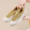 Tênis Casual Branco com Malha Respirável, Estilo Grua, Lançamento Verão 2026, Slip-On Loafers, Leve, Solado Macio, Antiderrapante, Salto Baixo