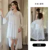 Elegante y sexy V-neck con cordones de malla encaje suelta y cómoda bata de noche para mujer dulce conjunto de pijama XQ7461