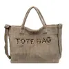 Bolsa Transversal de Ombro Único de Grande Capacidade Transfronteiriça Bolsa de Ombro Feminina Popular Versátil de Veludo Bolsa Feminina de Mão Bolsa Tote com Letra