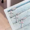 Brilhantes Brincos de Cruz com Zircônia Micro-Incustada Aço Titânio Design de Nicho Brincos Personalizados de Alta Qualidade para Homens e Mulheres