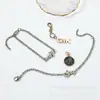 Venta al por mayor de fabricante de accesorios de herrajes para bolsos, etiquetas, placas con logo metálicas para textiles del hogar, placas de identificación metálicas para ropa y marcas registradas personalizables