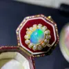 Venta Caliente en Vivo Estilo Nuevo Anillo de Ópalo Natural Imitación Lujoso Elegante Tesoro de Color Colgante Traje de Joyería Pendientes Collar