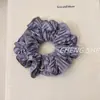 Elástico de Cabelo de Alta Qualidade, Suave, Plissado, com Textura de Etiqueta Dourada, Scrunchie Versátil para Penteados de Coque, Acessório de Cabelo Feminino