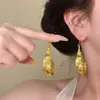 Pendientes Colgantes Largos Metálicos Irregulares de Lujo Ligero Europeos y Americanos para Mujer Personalidad Simple Retro Exagerados de Alta Gama Brazaletes para Orejas Adornos para Orejas