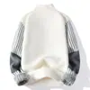 Venta al por mayor del fabricante Suéter de invierno para hombre de cuello alto medio con felpa interior engrosado cálido, suéter base moderno para jóvenes
