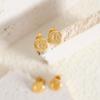 Aretes de moda para la oreja con diseño nicho directo de fábrica, acero de titanio chapado en oro, estrellas y luna en relieve, temperamento