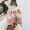 Comercio exterior estilo coreano lunares elegante 2026 cordón moderno de moda simple elegante cadena bandolera cruzada bolso cubo
