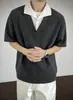Camiseta de retazos elegante, polo de manga corta, imitación de dos piezas, patrón de espiga de trigo en jacquard, fina, corte holgado, top de verano para hombre