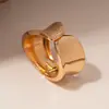 Pulseira Cruzada Europeia e Americana de Metal com Dobras Irregulares e Abertura Oval Leve Luxo Pulseira de Alta Qualidade Joia de Mão Exagerada para Mulheres