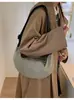 Nova Bolsa Casual Versátil de Nylon Estilosa para Mulheres, Bolsa de Bolinho Nicho Ins, Bolsa de Ombro Transversal Grande Capacidade da Moda