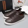 Tênis Casuais Esportivos de Couro Genuíno para Exportação Europeia, Sapatos Brancos Elásticos de Calçar Fácil, Mocassins Fáceis de Usar