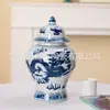 Jarra grande con patrón de dragón azul y blanco con tapa, adorno de cerámica estilo retro chino para recibidor feng shui, en stock en la fábrica