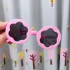 Óculos de sol infantis de verão em formato de flor, estilo cartoon, resistentes a UV, flores, estilo coreano pequeno e fresco, barraca de óculos para meninos e meninas, feira noturna