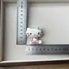 Lindo Gato Kt de Corazón Sentado Relleno de Algodón Accesorios Pasador Funda para Teléfono Móvil Equipaje Zapatos Calcetines Accesorios de Ropa Accesorios Decoración DIY