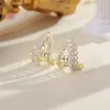 Pendientes de botón flor hueca blanco plateado luz de lujo versátiles rejilla flor pequeña irregular accesorios para orejas sensación de alta gama estilo ballet pendientes
