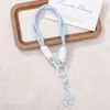 Alça de pulso para celular tecida à mão com fivela dupla, flores de acrílico e pingente de chaveiro com contas, acessório anti-perda