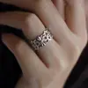 Anillo de Flor Hueca para Mujer, Exquisito y Elegante Forma de Cuatro Hojas, Anillo Abierto Estilo Old Money, Popular Anillo Versátil para Dedo Índice para Mujer
