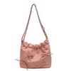Nicho francês plissado design portátil saco pequeno feminino 2024 novo verão simples saco balde moda saco crossbody