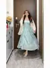 Roupas femininas plus sizeBarco de Papel Cruzando Fumaça de Pinheirovestido longo tipo camisola tie-dye com acabamento em renda para figuras ligeiramente cheias, conjunto emagrecedor estilo europeu