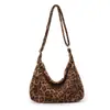 Bolso de hombro verde militar vintage nuevo para mujer, bolso cruzado de gran capacidad para la escuela y el trabajo, color sólido, gamuza moderna, a la moda