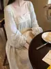 Suave e romântico~Camisola de crepe bolha para mulheres, vestido de manga comprida floral em renda, estilo francês primavera e outono, pode ser usado fora, estilo longo para dormir