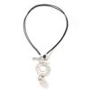 Fivela OT da Moda e Única Pingente Redondo Versátil Design Minimalista Colar de Moda com Acabamento de Luxo Que Não Desbota