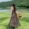 Vestido Casual Versátil para Viagem em Xinjiang Estilo Old Money Design Retrô Cor Café Bainha Plissada Vestido de Gola Halter