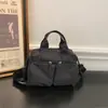 Bolso cruzado de hombro pequeño cuadrado ligero a cuadros de bloques de color casual 2026 nuevo versátil multibolsillos práctico