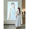 Vestido preto sem mangas estilo Hepburn para mulheres, verão 2026, deslumbrante pretinho básico para mulheres baixinhas, vestido longo elegante e sofisticado