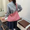 Bolsa de Mão Literária Retrô Coreana Bolsa de Ombro Listrada Simples e Fresca Bolsa de Compras Casual Fashion de Grande Capacidade