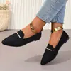 Comércio exterior europeu e americano plus size outono 2026 novos mocassins baixos de bico fino com decoração de metal slip-on para o dia a dia sapatos femininos