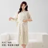 Bata de baño de verano de algodón puro con doble capa de gasa, absorbente, estilo kimono con estampado de fresas para mujer, corte holgado, se puede envolver alrededor del cuerpo, talla única