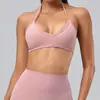 Sujetador deportivo ecológico de poliéster reciclado y spandex con cuello halter en V para mujer, con tirantes ajustables y almohadillas en el pecho para yoga y fitness
