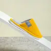 2026 Nuevas Pantuflas de Piel para Invierno Estilo Pareja Pantuflas de Casa para Interior Suela Gruesa Cómodas Pantuflas de Pana y Algodón