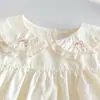 Camisa Coreana para Niña 2026 Nuevo Otoño Bebé Niña Lindo Bordado de Moño Encaje Cuello de Muñeca Top Moderno