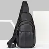 Bolsa Masculina Simples Transfronteiriça Nova Bolsa Transversal de Couro Genuíno Bolsa de Peito Portátil Multifuncional Masculina Retrô Bolsa de Ombro de Couro Bovino Genuíno