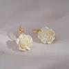 Nuevos aretes únicos de este año aretes de flor blanca francesa estilo Hepburn aretes de camelia de té de alta gama retro