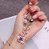 Llavero creativo de botella de agua con cuentas de diamante para mujer, accesorios coreanos para coche, colgante para bolso, pequeño regalo al por mayor